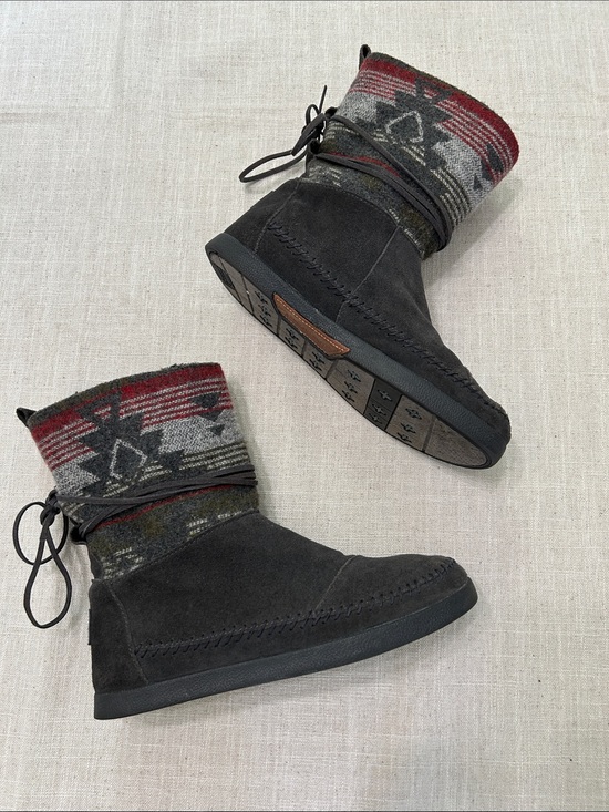 Toms Shoes - Toms Nepal Boots Grey Suede Red Aztec Knit Winter Women's Size 8 Warm Comfy